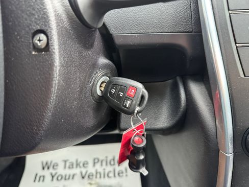 Used 2017 Toyota Camry SE image 6