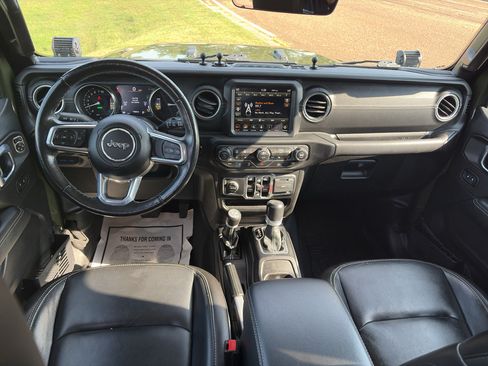 Used 2021 Jeep Wrangler Unlimited Sahara w/ Cold Weather Group AWD/4WD image 10