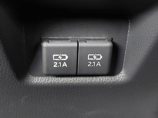Used 2021 Toyota RAV4 SE w/ Weather & Moonroof Package AWD/4WD image 25