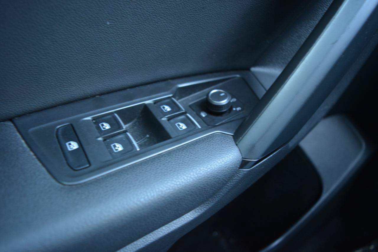Used 2019 Volkswagen Tiguan SE AWD/4WD image 31