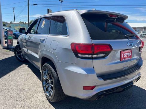 Used 2015 Jeep Grand Cherokee SRT w/ Luxury Group II AWD/4WD image 7