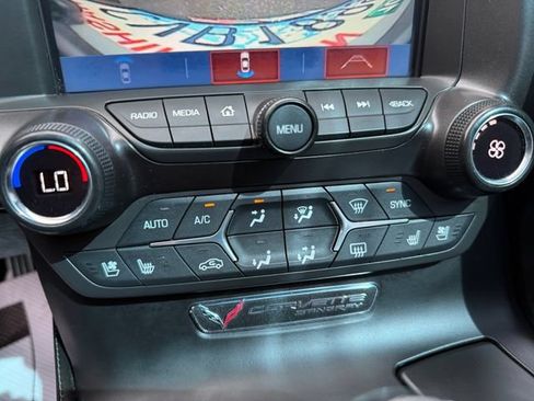 Used 2019 Chevrolet Corvette Stingray Coupe RWD image 17