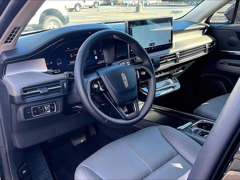Used 2025 Lincoln Corsair Premiere image 14
