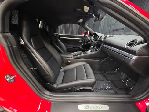 Used 2021 Porsche 718 Boxster RWD image 32