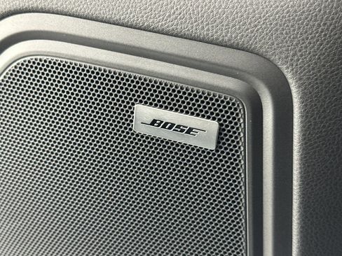 Certified 2025 Porsche Macan AWD/4WD image 21