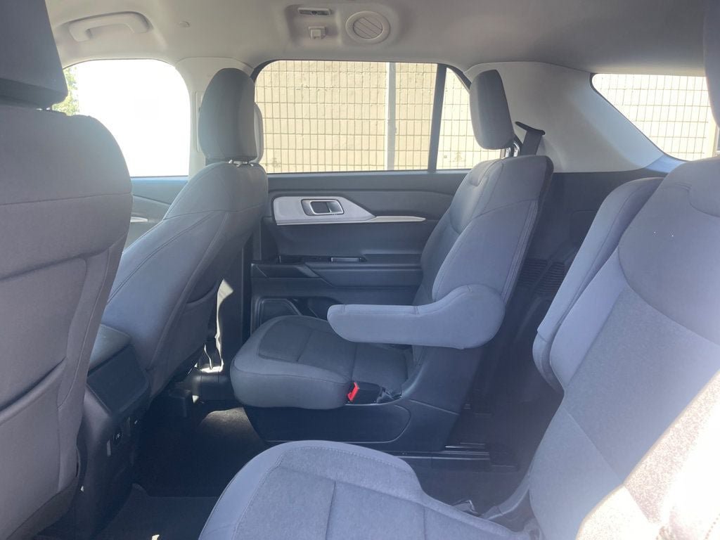 Used 2026 Ford Explorer Active RWD image 12