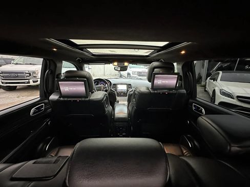 Used 2018 Jeep Grand Cherokee SRT AWD/4WD image 12