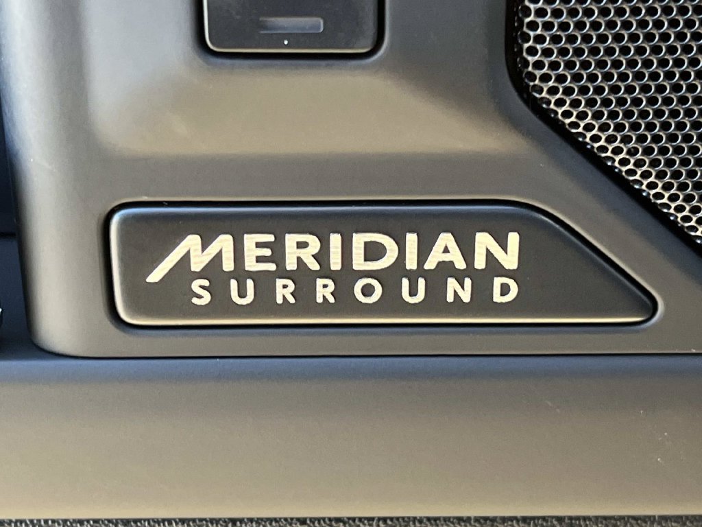 Certified 2025 Land Rover Defender 130 X-Dynamic SE AWD/4WD image 33