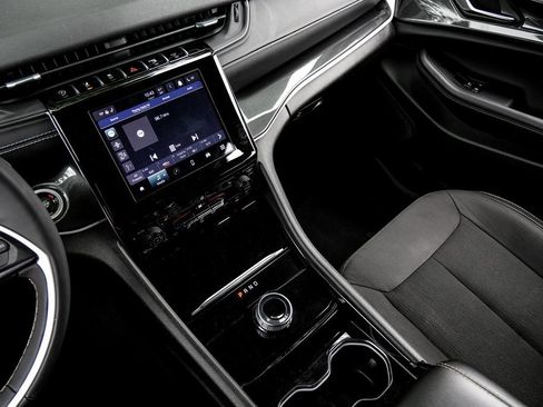 Used 2023 Jeep Grand Cherokee Laredo w/ Luxury Tech Group I image 35