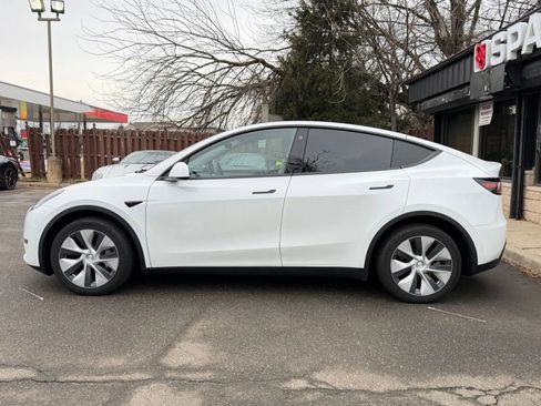 Used 2023 Tesla Model Y AWD image 8