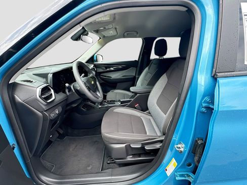 Used 2025 Chevrolet TrailBlazer LT AWD/4WD image 30