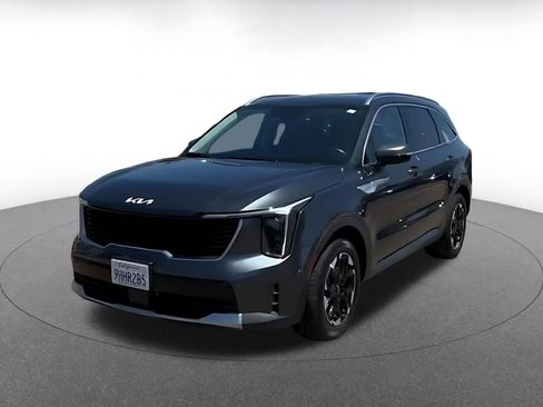Used 2024 Kia Sorento S FWD image 4