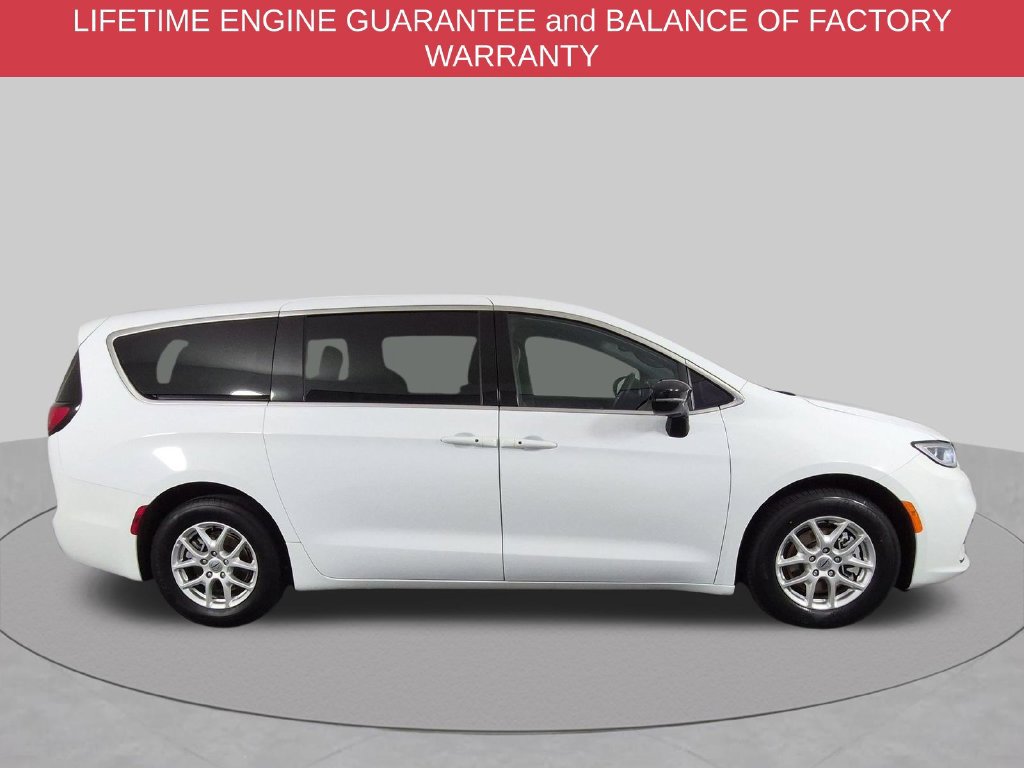 Certified 2025 Chrysler Pacifica Select FWD image 3