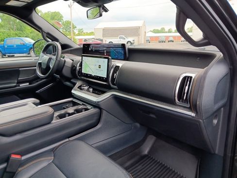 Used 2025 Ford Expedition Tremor AWD/4WD image 40