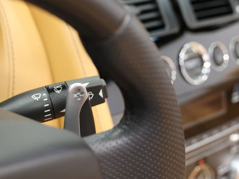 Used 2012 Aston Martin V8 Vantage V8 Convertible 2D image 28