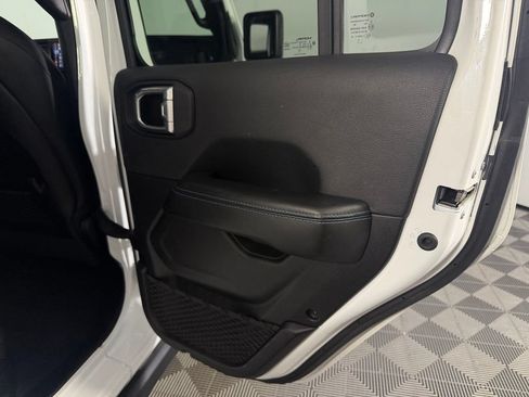 Used 2024 Jeep Wrangler Unlimited Rubicon 4xe AWD/4WD image 32