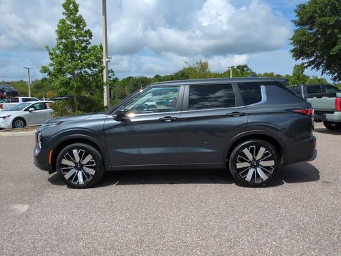 Used 2025 Mitsubishi Outlander SE FWD image 3