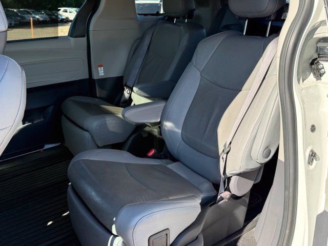 Used 2022 Toyota Sienna Limited AWD/4WD image 15