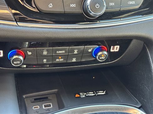 Certified 2024 Buick Enclave Essence image 31