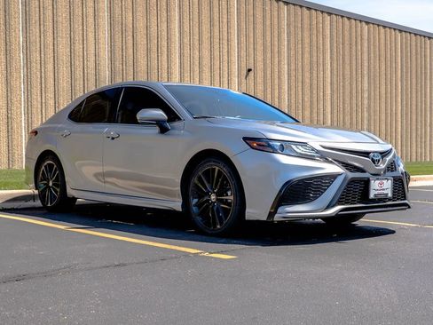 Used 2023 Toyota Camry XSE FWD image 2