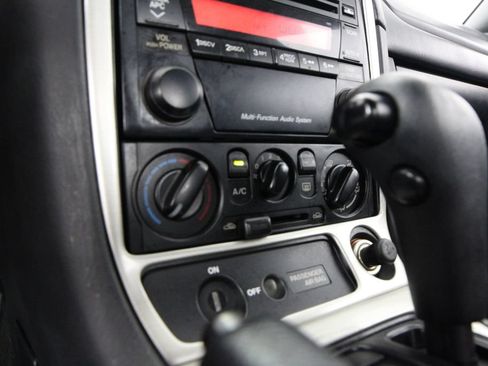 Used 2002 MAZDA MX-5 Miata RWD image 18