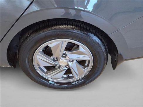 Used 2025 Hyundai Elantra SE FWD image 24