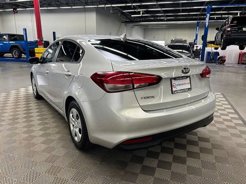Used 2017 Kia Forte LX w/ LX Popular Package FWD image 5