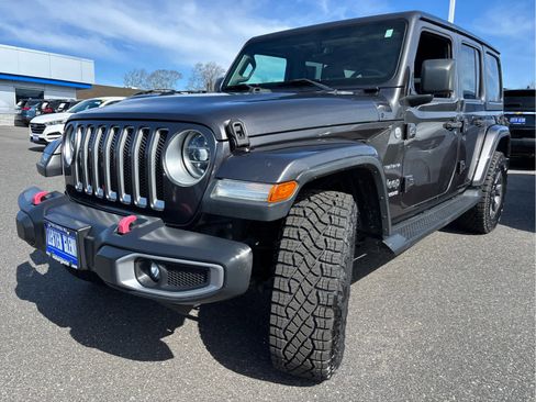 Used 2018 Jeep Wrangler Unlimited Sahara image 5