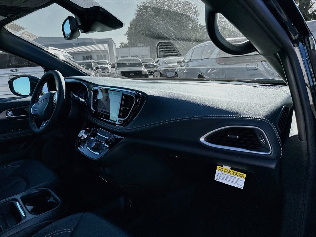 New 2027 Chrysler Pacifica Select FWD image 35