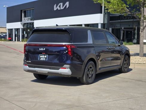 New 2026 Kia Carnival FWD image 4