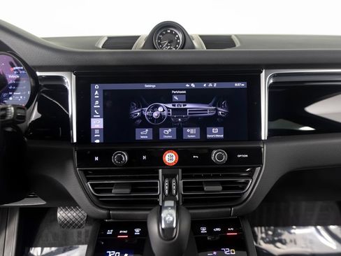 Certified 2026 Porsche Macan AWD/4WD image 24