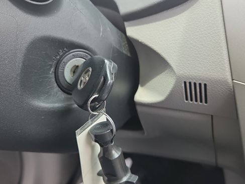 Used 2013 Toyota Corolla LE FWD image 33