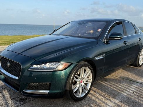 Used 2016 Jaguar XF Prestige RWD image 1