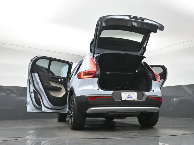 Used 2024 Volvo XC40 B5 Ultimate AWD/4WD image 46