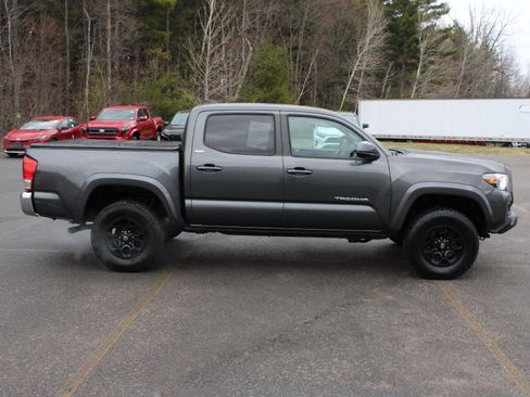 Used 2019 Toyota Tacoma SR5 AWD/4WD image 4