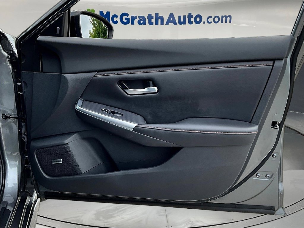 Used 2023 Nissan Sentra SR w/ SR Premium Package FWD image 30