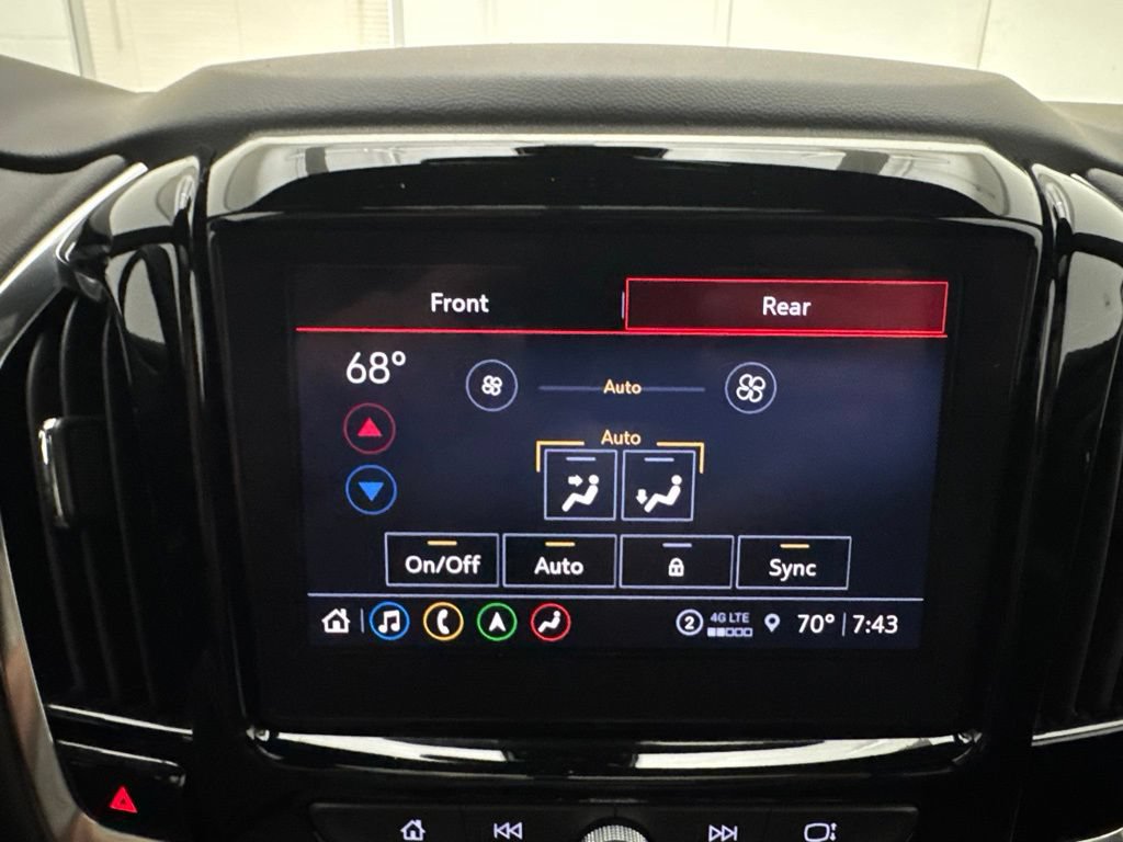 Used 2023 Chevrolet Traverse LT w/ LT Premium Package AWD/4WD image 41