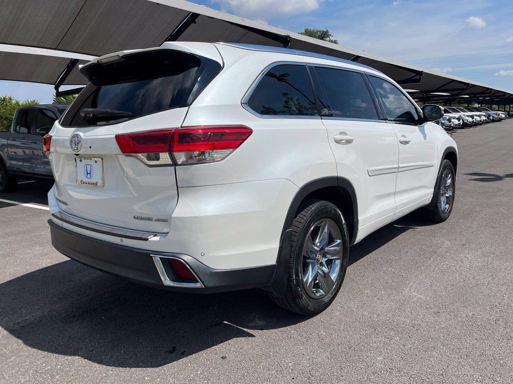 Used 2019 Toyota Highlander Limited Platinum AWD/4WD image 4