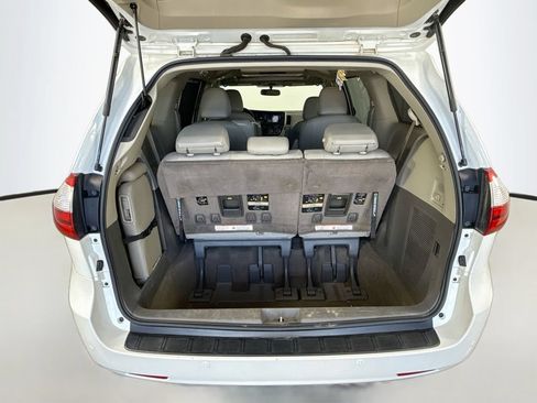 Used 2017 Toyota Sienna XLE Premium FWD image 27