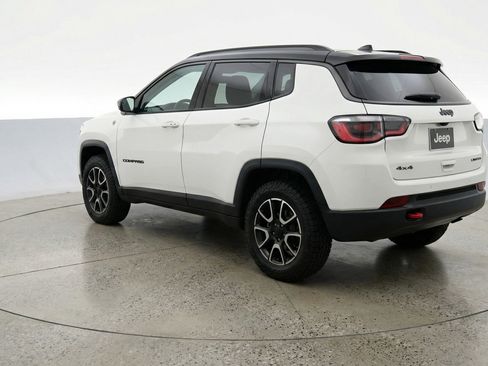 Used 2025 Jeep Compass Trailhawk image 5