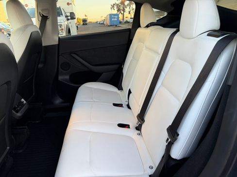 Used 2023 Tesla Model Y 2WD image 23