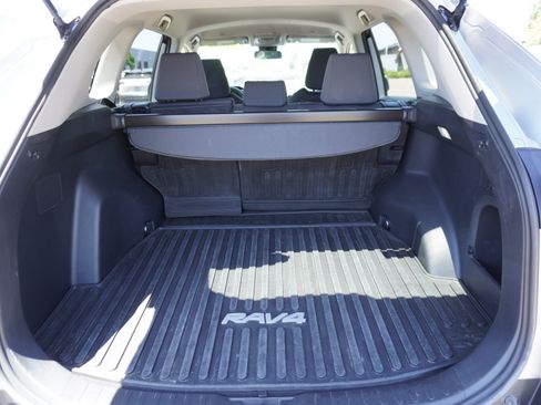 Used 2025 Toyota RAV4 XLE AWD/4WD image 12