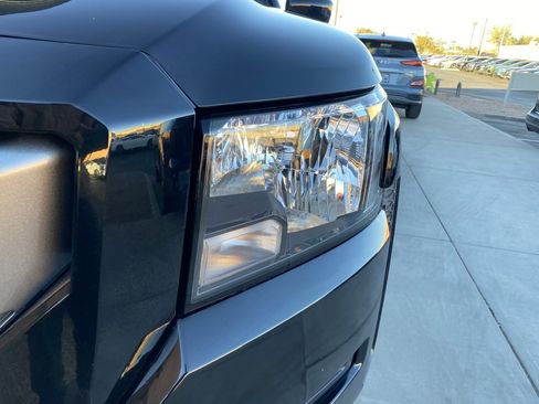 Used 2022 Nissan Frontier SV image 8