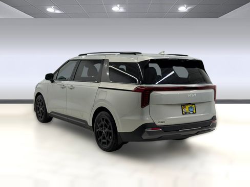 Used 2025 Kia Carnival SX Prestige FWD image 2