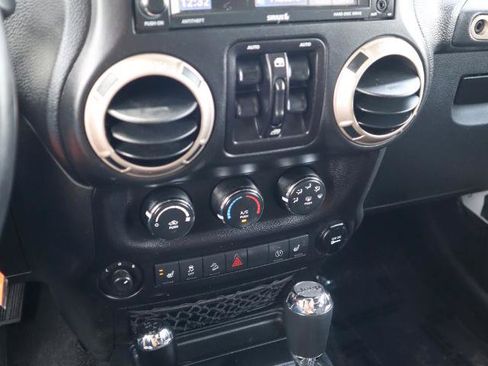 Used 2016 Jeep Wrangler Unlimited Sahara AWD/4WD image 22