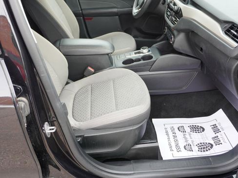 Used 2022 Ford Escape SE image 19