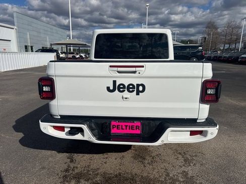 Used 2023 Jeep Gladiator Overland image 4