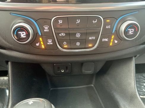 Used 2018 Chevrolet Traverse LT image 29