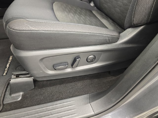 Used 2025 Nissan Pathfinder SV AWD/4WD image 37