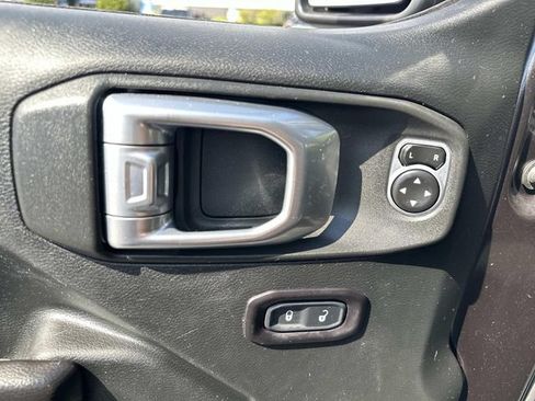 Used 2018 Jeep Wrangler Unlimited Sport S AWD/4WD image 9